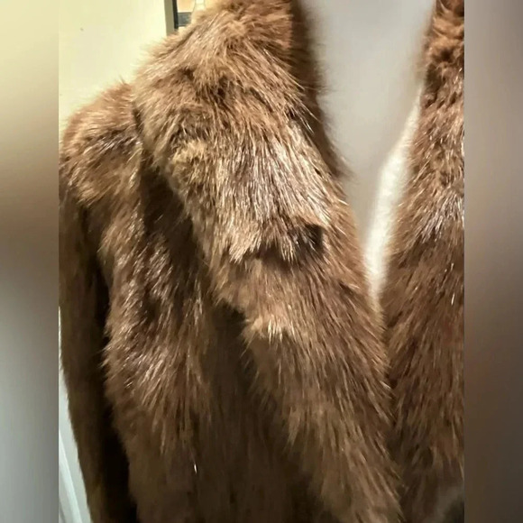 Elegant Brown Fur Coat - Picture 6 of 16